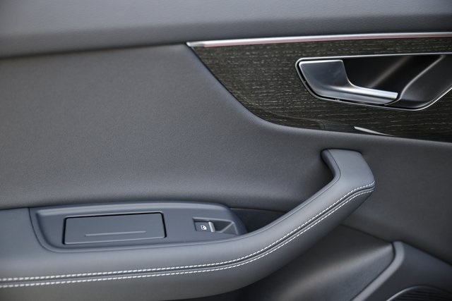 Vehicle image 26 of 42