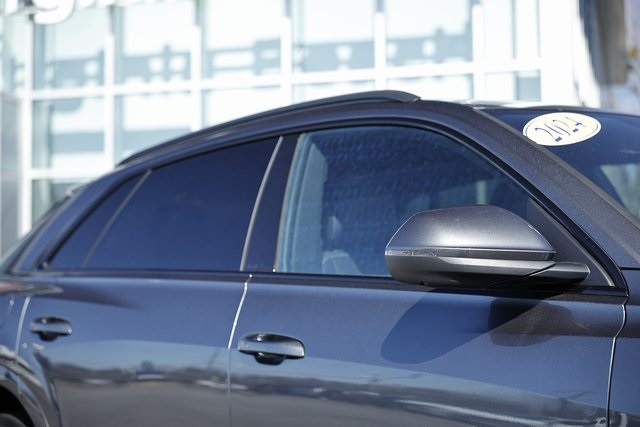 Vehicle image 10 of 42