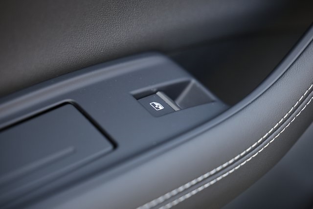 Vehicle image 27 of 42