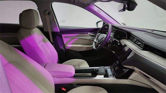 Vehicle image 23 of 26