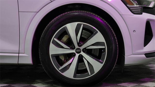Vehicle image 24 of 26