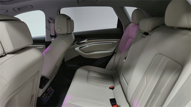 Vehicle image 20 of 26