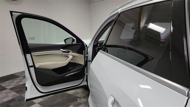 Vehicle image 18 of 26