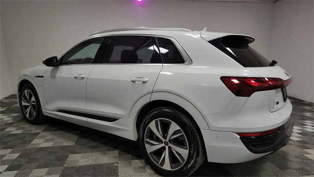 Vehicle image 10 of 26