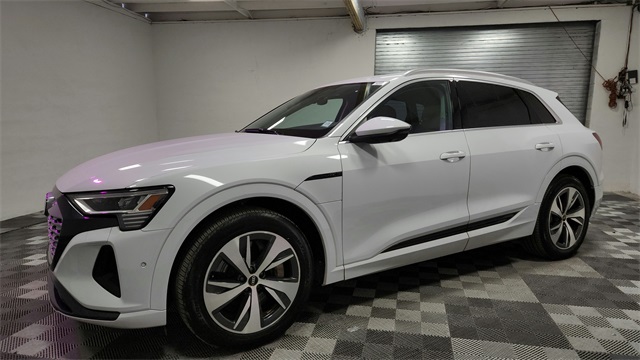 Vehicle image 2 of 26