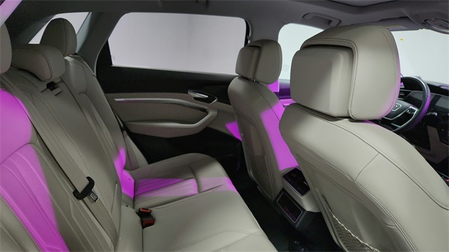 Vehicle image 22 of 26