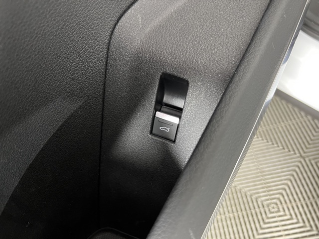 Vehicle image 26 of 39