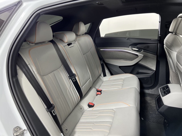 Vehicle image 18 of 39