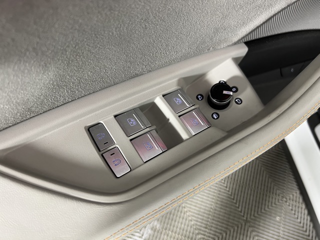Vehicle image 23 of 39