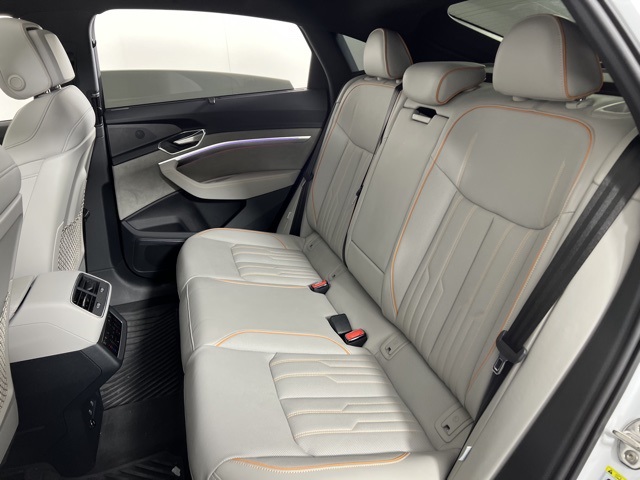 Vehicle image 14 of 39