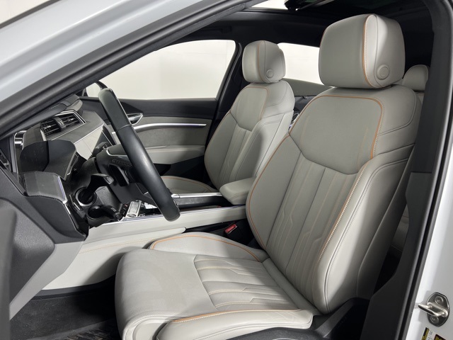 Vehicle image 11 of 39