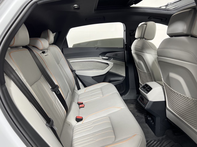 Vehicle image 17 of 39