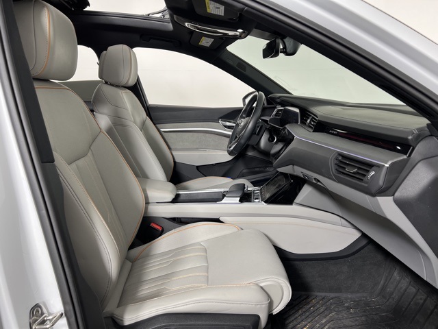 Vehicle image 20 of 39