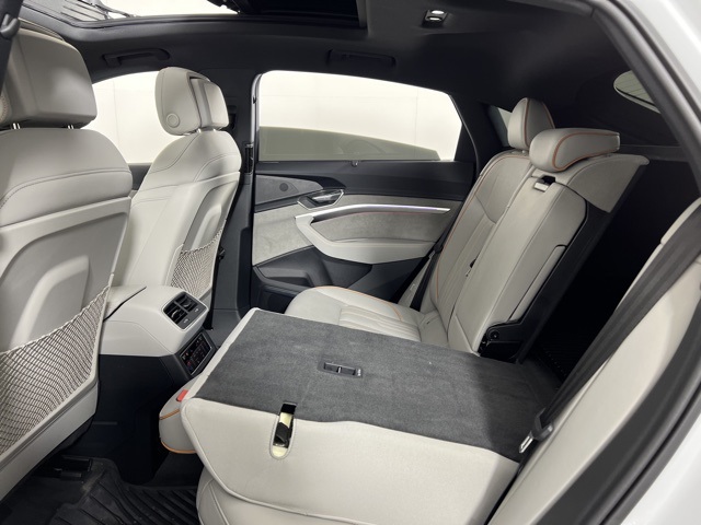 Vehicle image 13 of 39