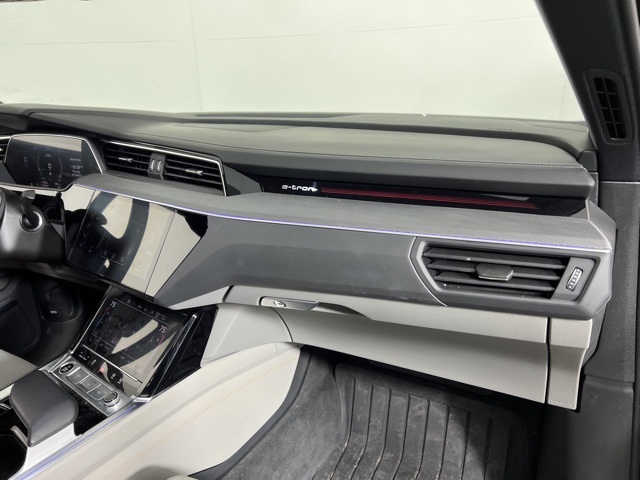 Vehicle image 22 of 39
