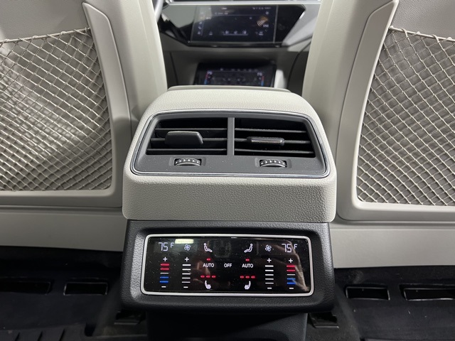 Vehicle image 16 of 39