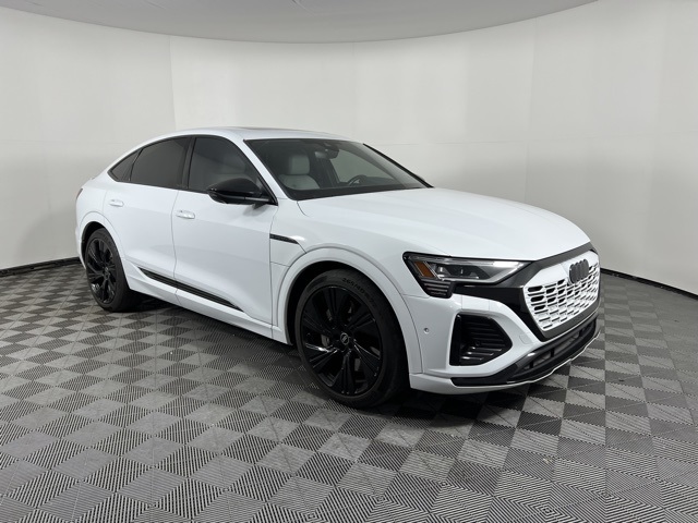 Vehicle image 2 of 39