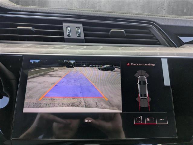 Vehicle image 14 of 19