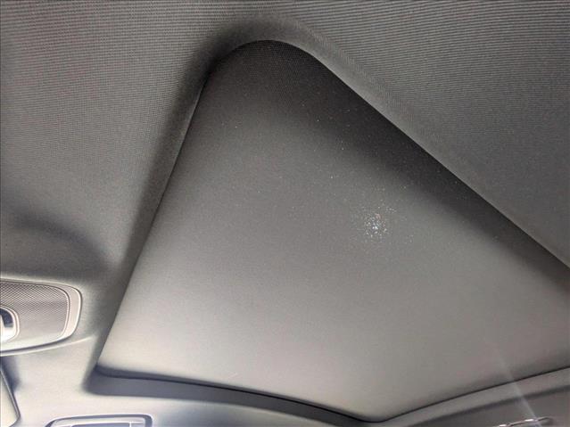 Vehicle image 15 of 19