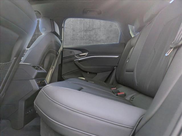Vehicle image 17 of 19
