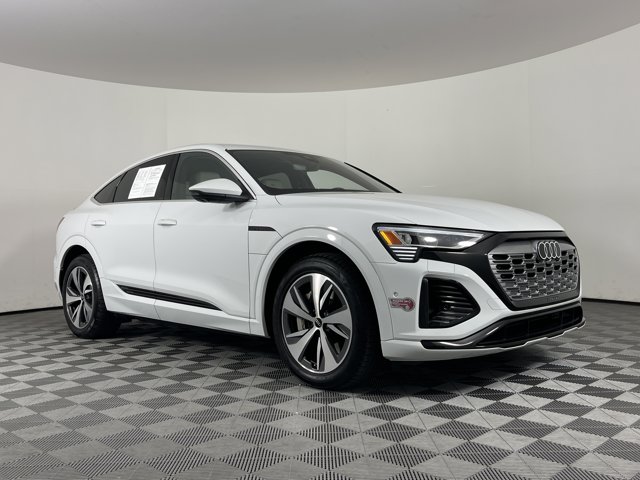 Vehicle image 4 of 40