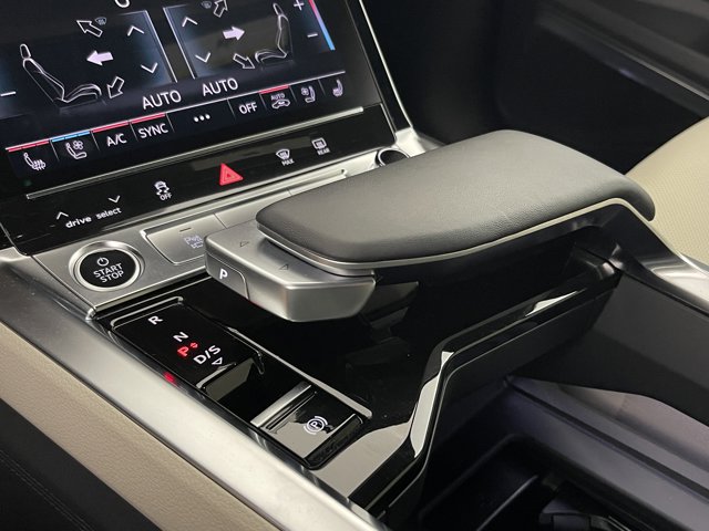 Vehicle image 34 of 40