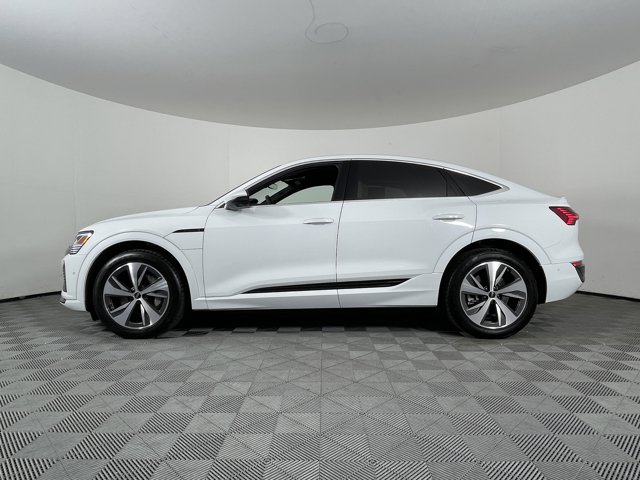 Vehicle image 9 of 40