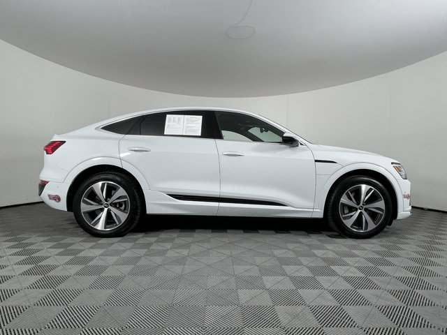 Vehicle image 5 of 40