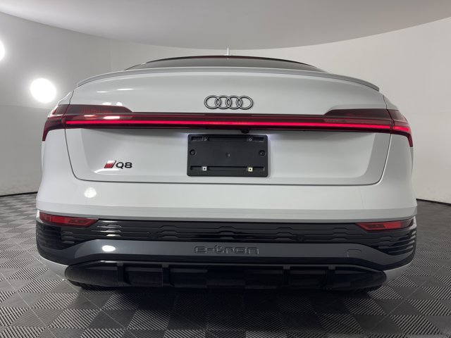 Vehicle image 7 of 40