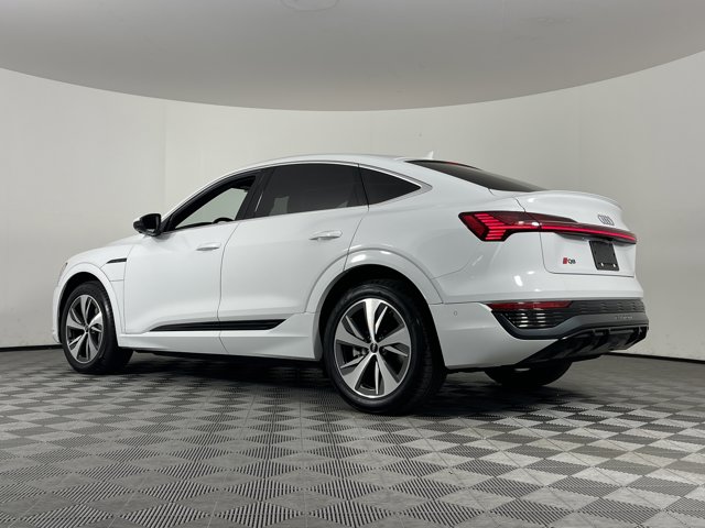 Vehicle image 8 of 40
