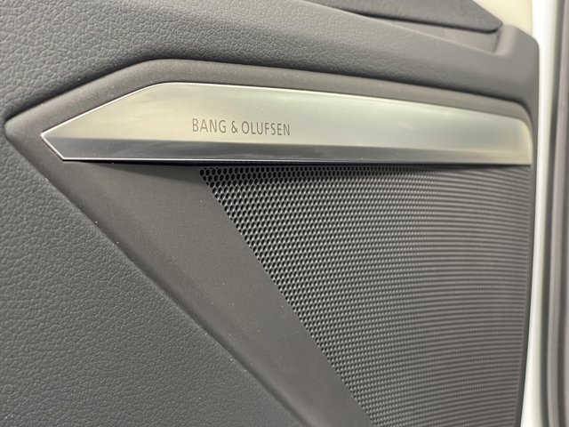 Vehicle image 23 of 40