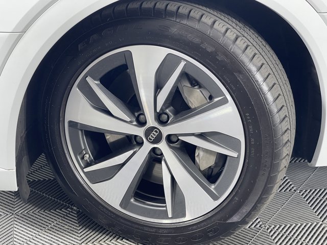 Vehicle image 14 of 40