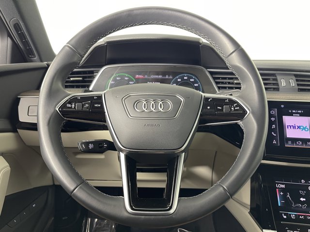Vehicle image 26 of 40