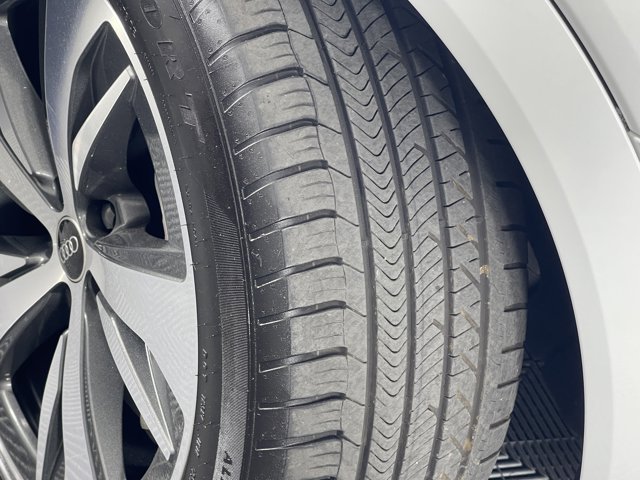 Vehicle image 15 of 40