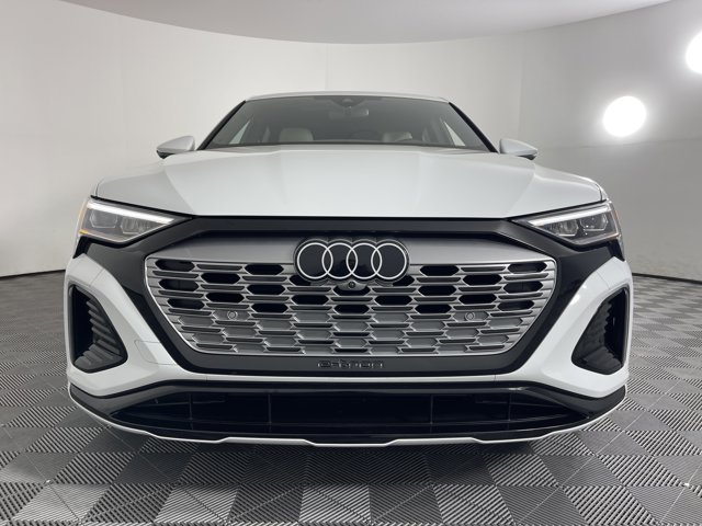 Vehicle image 3 of 40