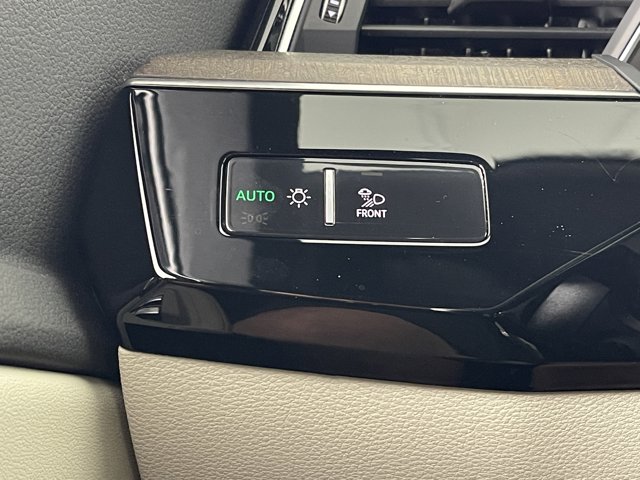 Vehicle image 25 of 40