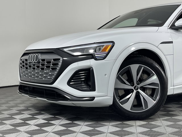 Vehicle image 13 of 40