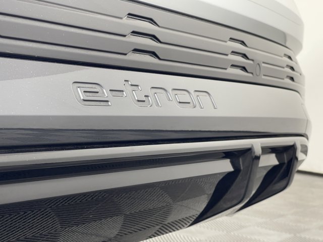 Vehicle image 19 of 40