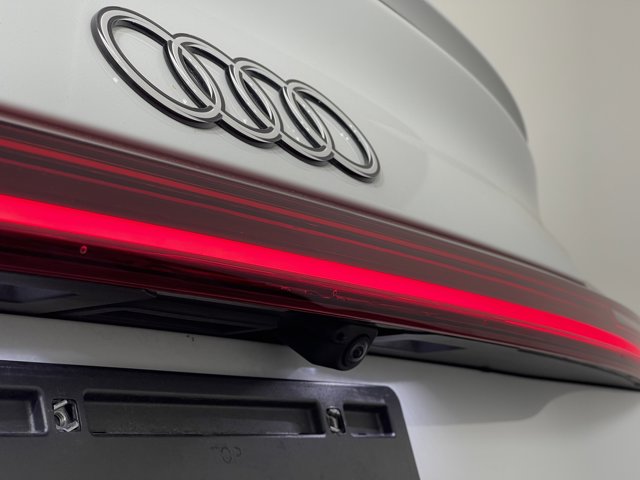 Vehicle image 18 of 40