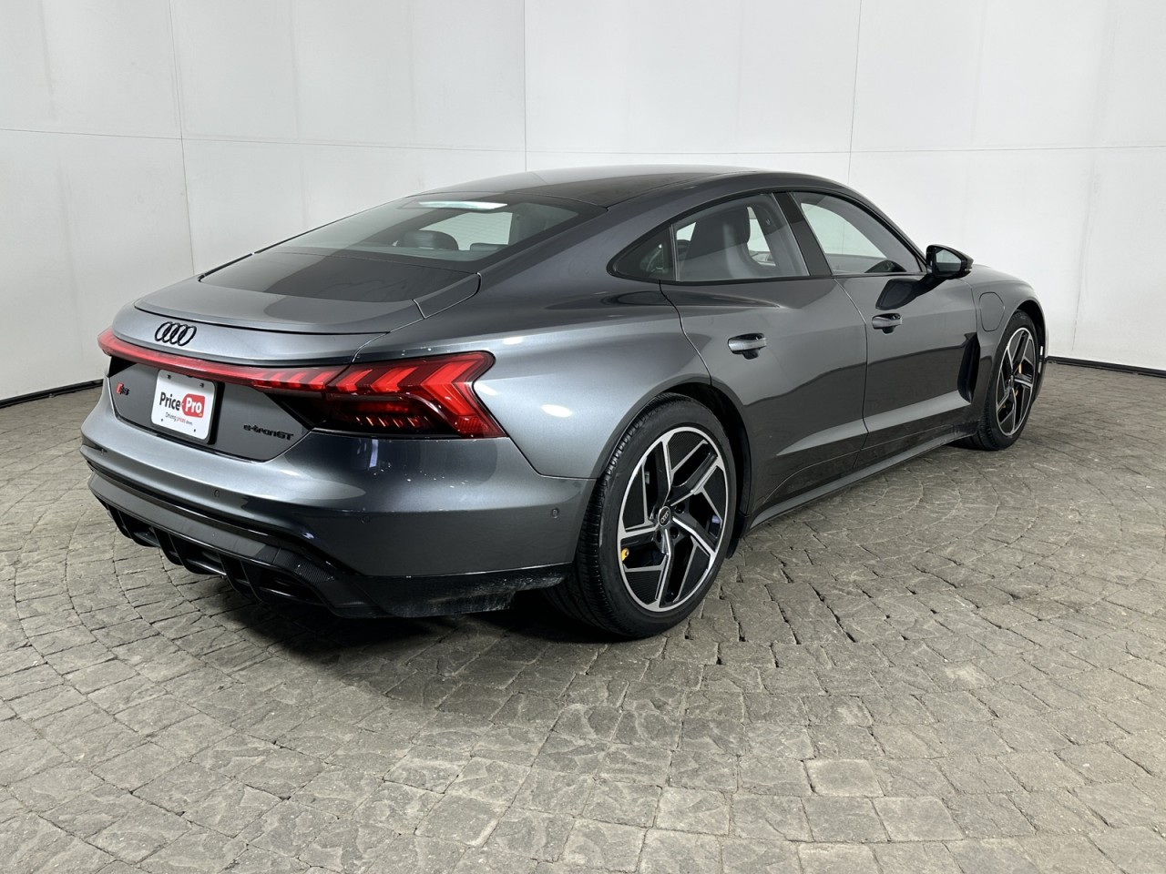 Vehicle image 4 of 17