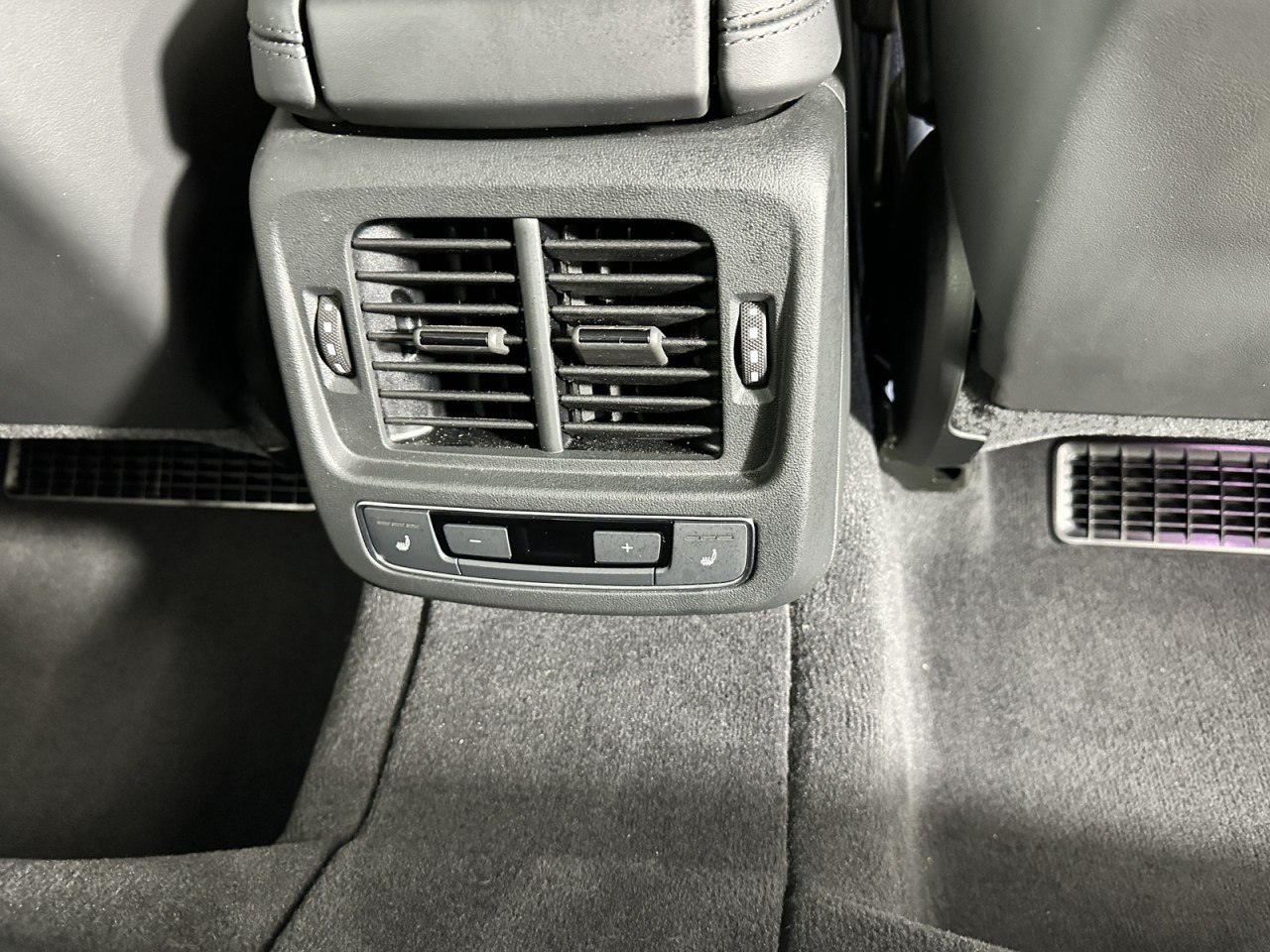 Vehicle image 11 of 17