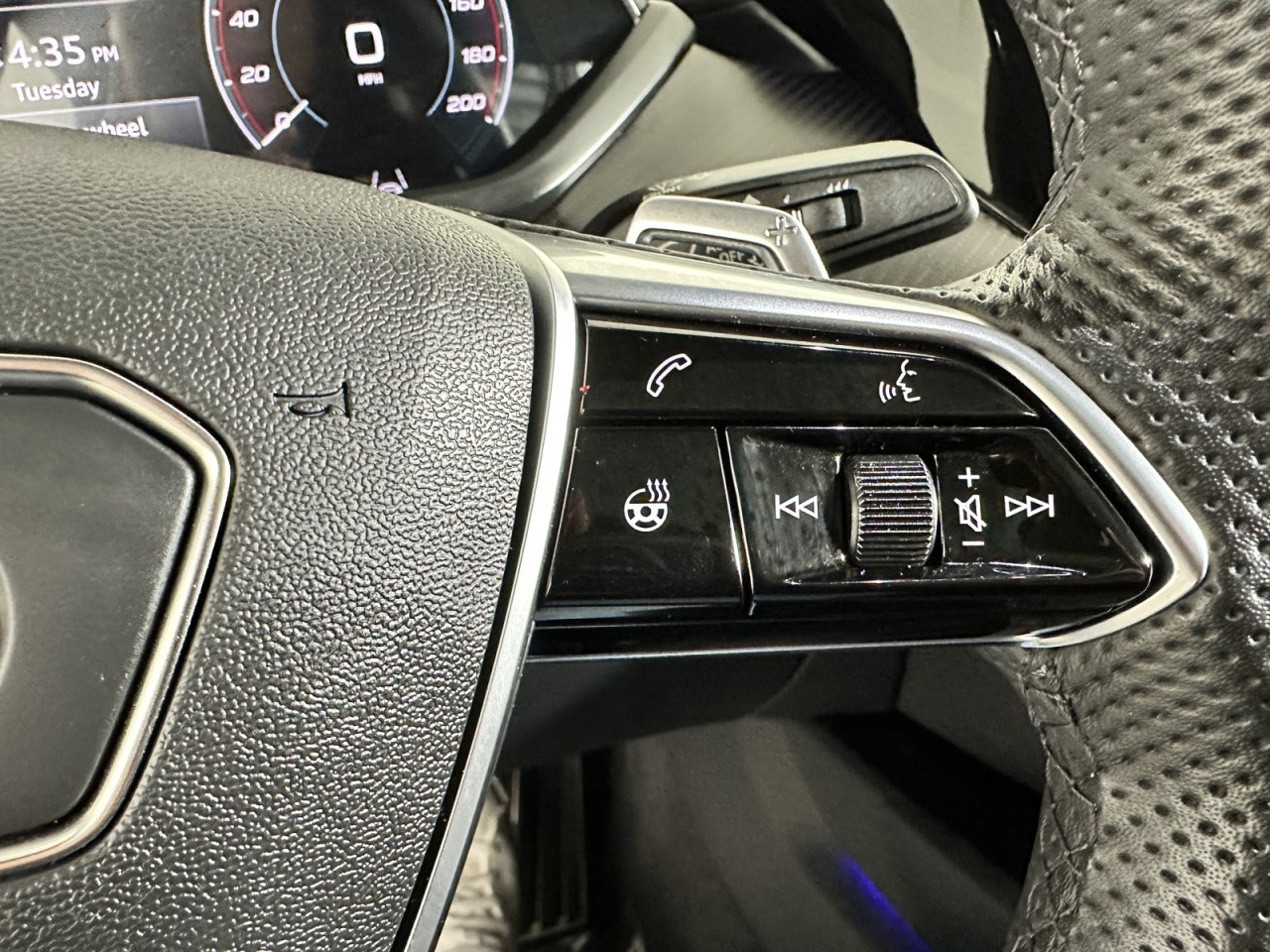 Vehicle image 15 of 17