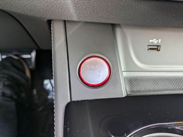Vehicle image 27 of 30
