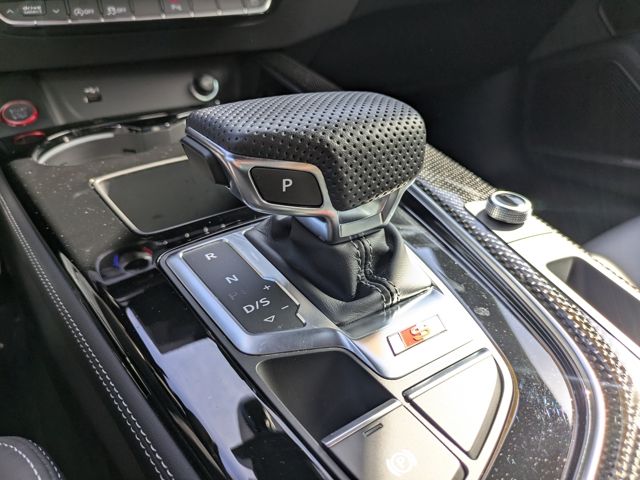 Vehicle image 28 of 30