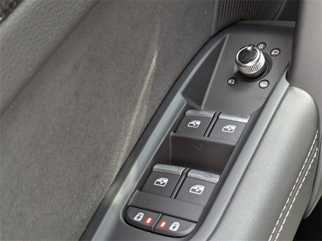 Vehicle image 26 of 33