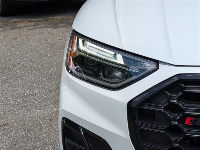 Vehicle image 17 of 33