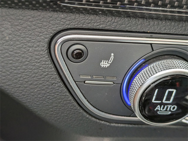 Vehicle image 25 of 33