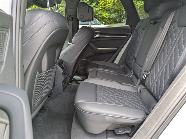 Vehicle image 12 of 33