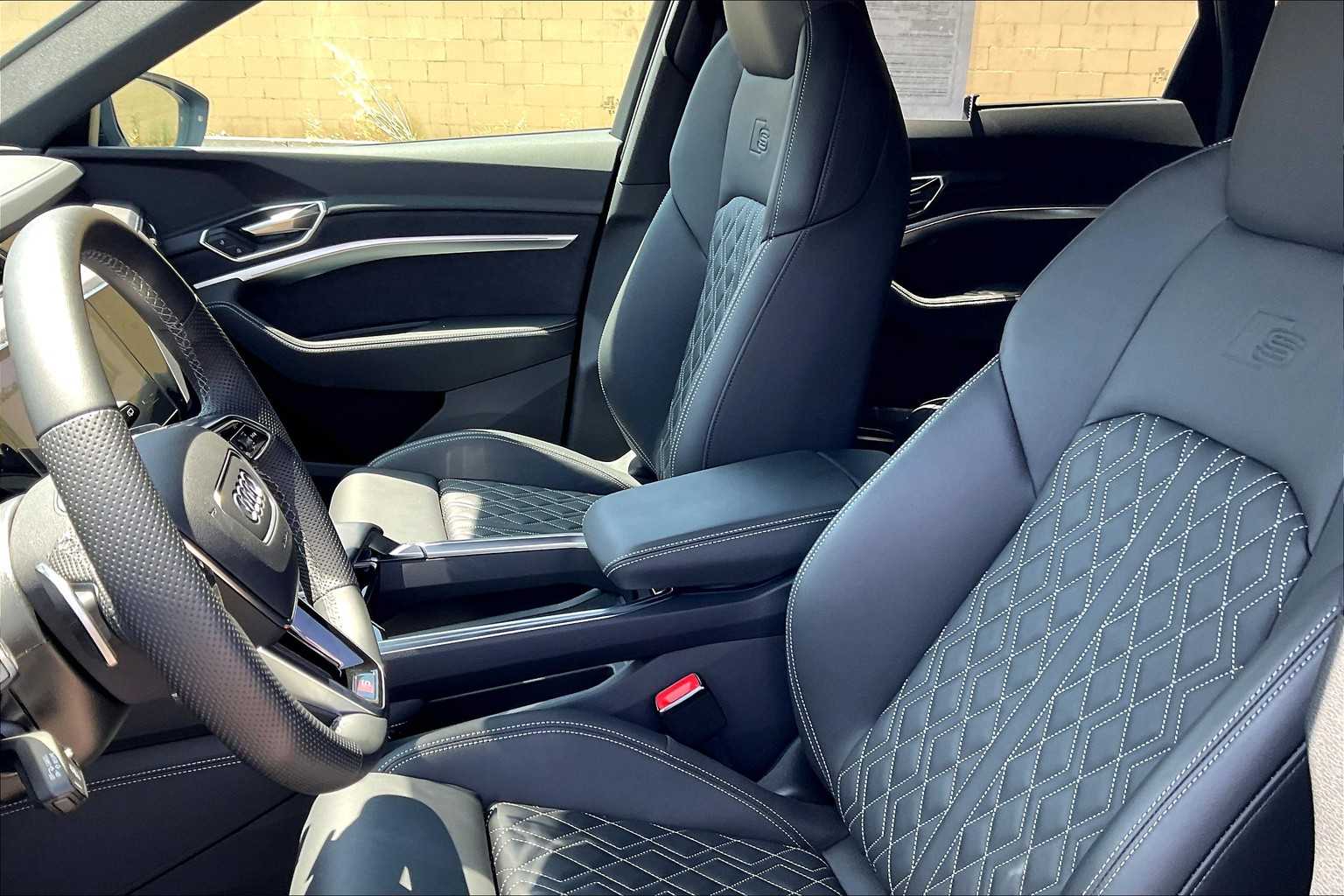 Vehicle image 23 of 30