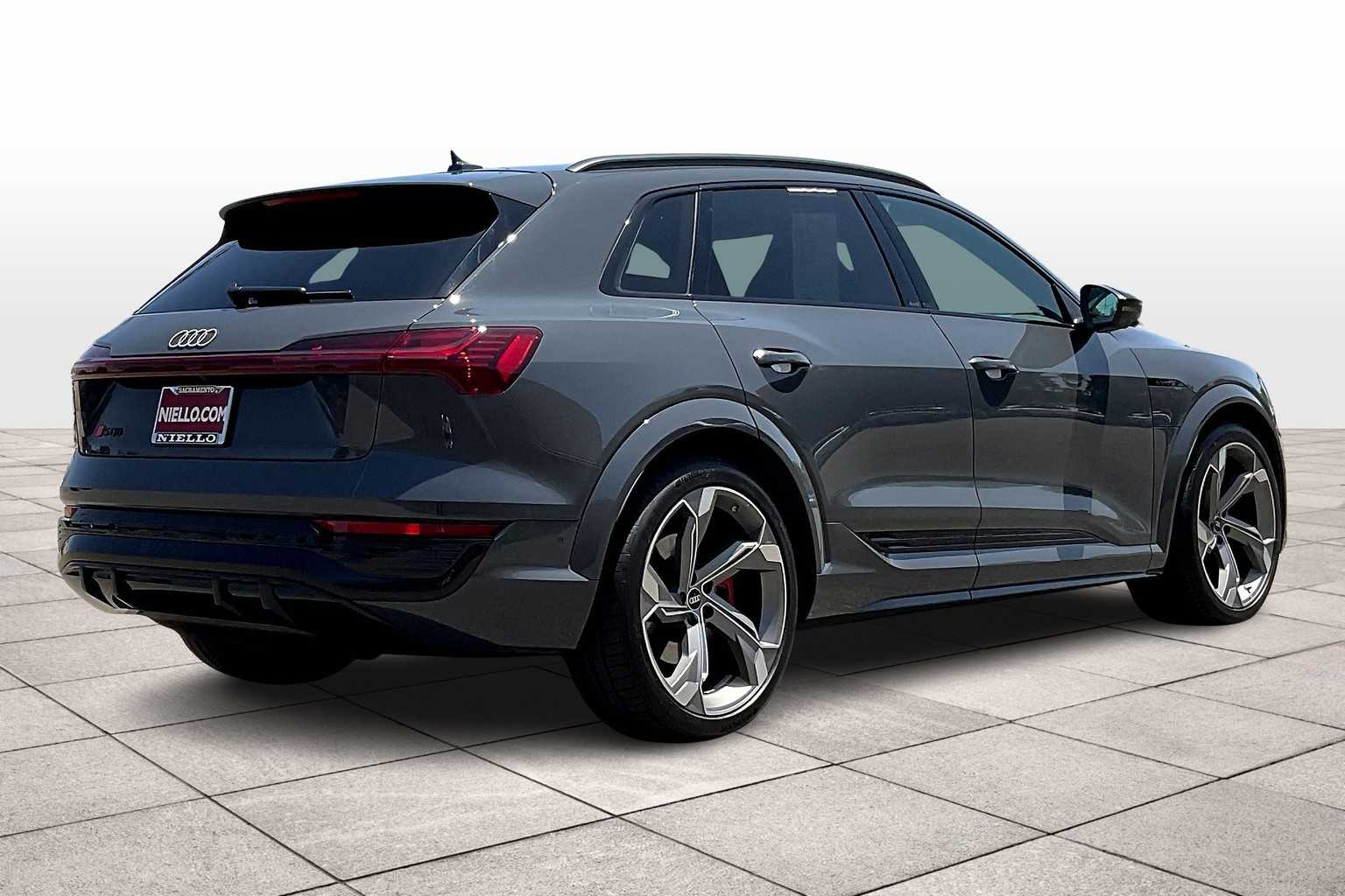 Vehicle image 12 of 30